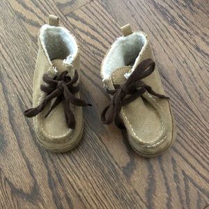 Baby Gap suede and shearling booties 12-18M